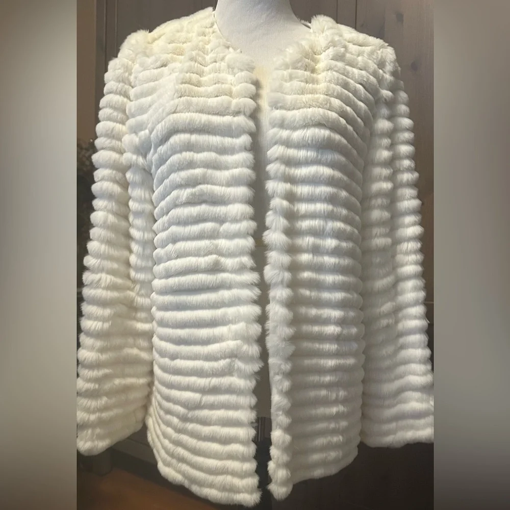 Elegant White Fur Coat- Maison D’Angelann